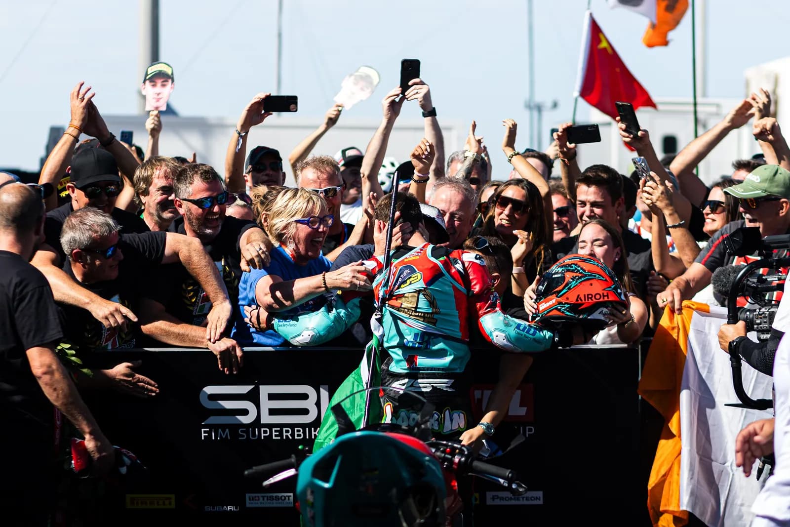 The KOVE team celebrates the world title